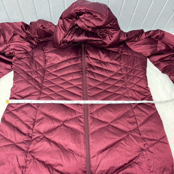 The North Face Women's Burgundy Puffer Jacket Size XL - Picture 14 of 15